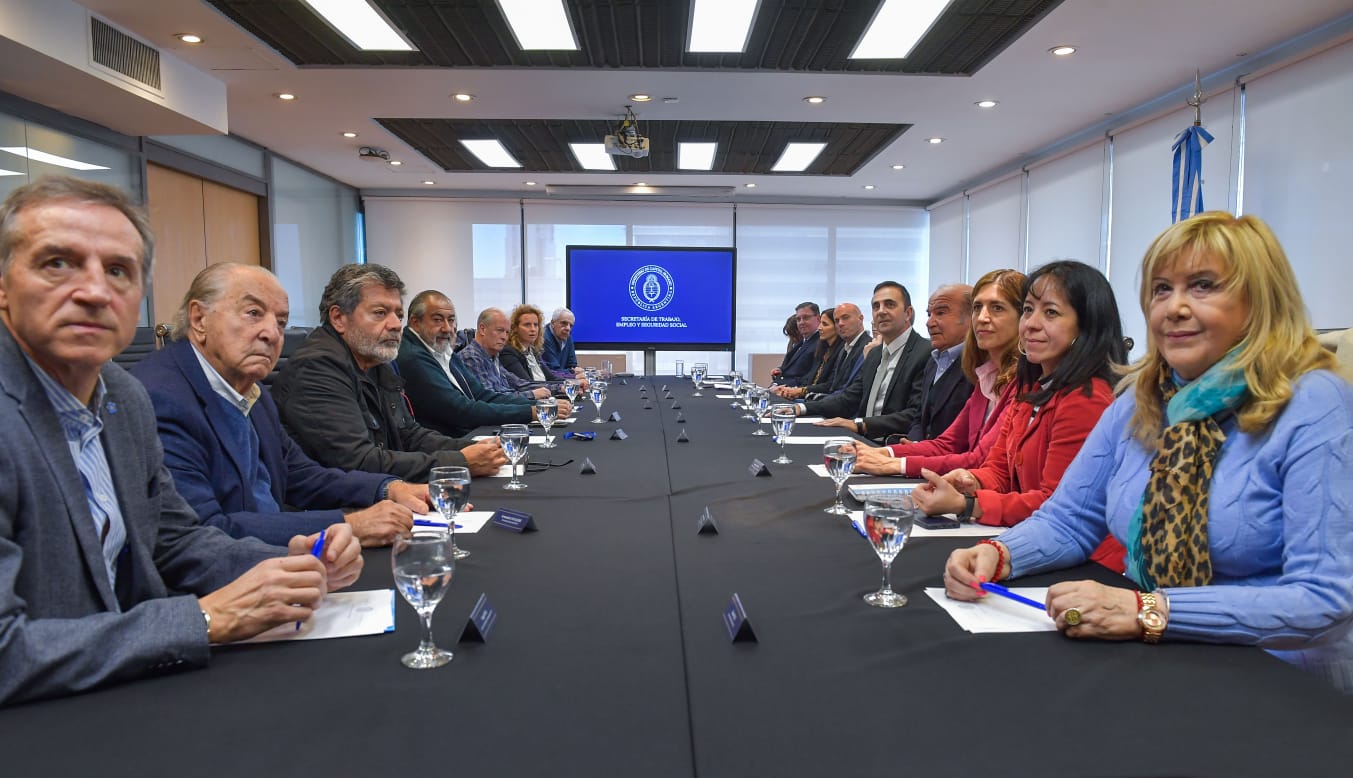 Ni el moyanismo ni el barrionuevismo enviaron dirigentes al encuentro entre la CGT y el Gobierno