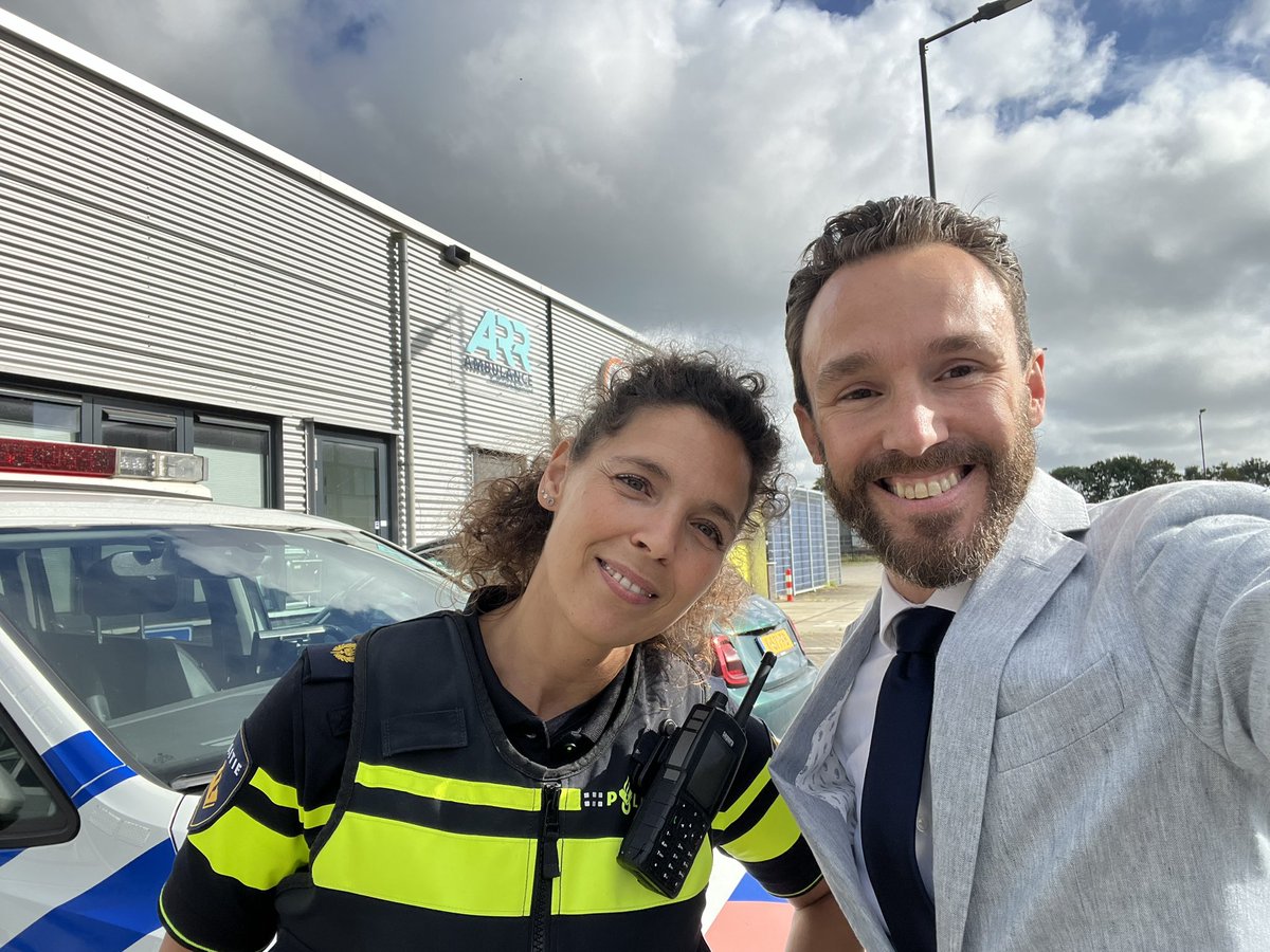 Vanmiddag samen met wijkagent Kadisha op pad geweest in de wijk Zeugenwei in Oostvoorne. Goede gesprekken gehad, veel mensen maken zich grote zorgen. Ik begrijp dat heel goed, we nemen dit dan ook heel serieus.