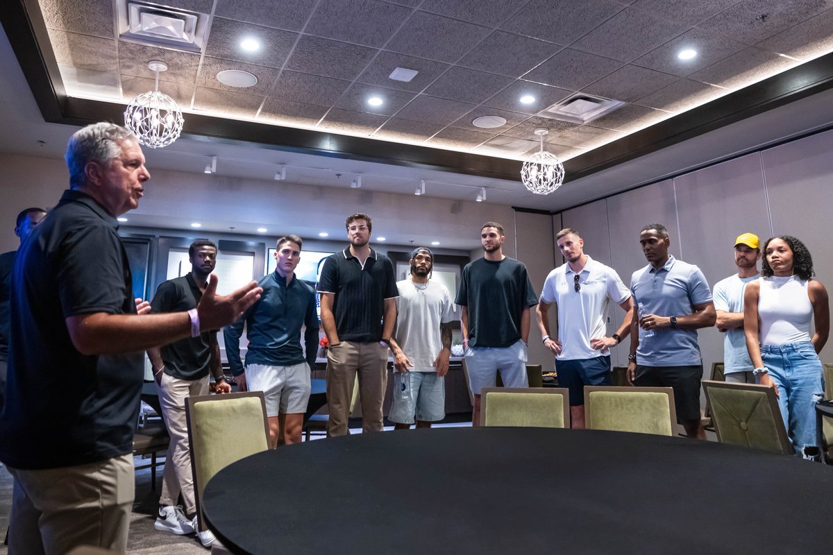 Had a great time seeing some familiar Wildcats this weekend in Vegas 💜