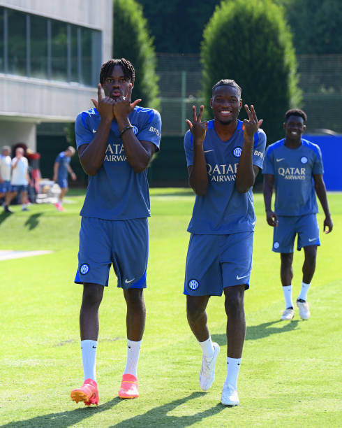 _yffe_'s tweet photo. #inseparabili #fratelli #negri #futbol #amala https://t.co/0UpZ5mXtbz