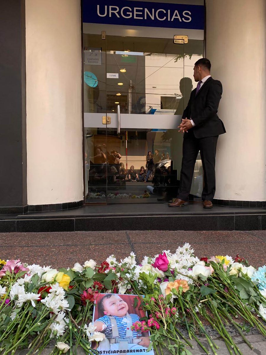 JusticiaRenato's tweet photo. Hoy la familia de Renato empezó a declarar en el juicio oral y público por el homicidio culposo de nuestro pequeño.

Van a ser días muy duros 😭 por favor no nos suelten, recen por nosotros 🙏🏼. Pidamos juntos #JusticiaparaRenato 🩵💔

#ElAmorNoMuere  #YoNoTeOlvido ✨ https://t.co/6nhDAqtEyG