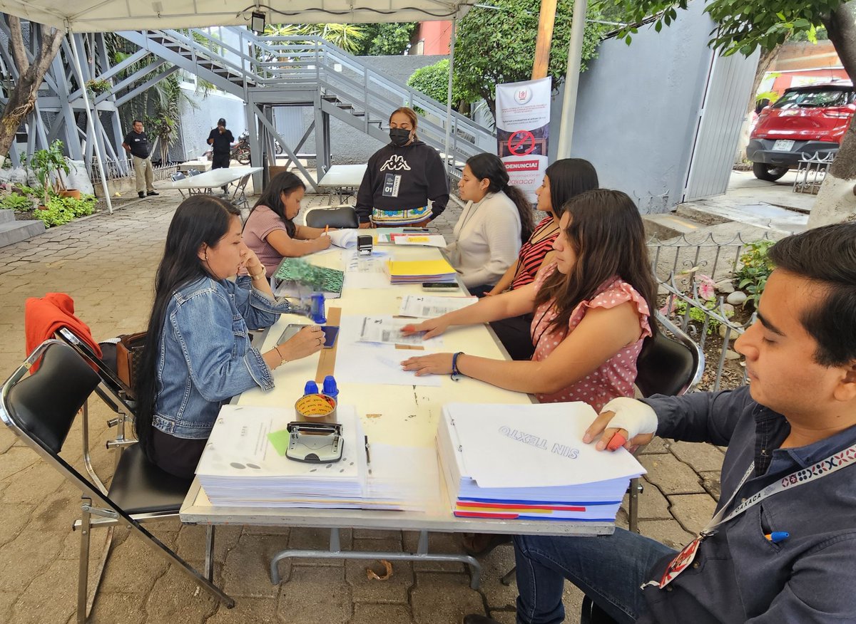 ASFE_OAXACA's tweet photo. De acuerdo con la #LFSRCEO la #ASFEOaxaca tiene la facultad de revisar, auditar y evaluar la utilización de los Recursos Públicos, así como verificar el cumplimiento de los objetivos contenidos en los Programas.

#SomosASFEOaxaca #ASFETransparente https://t.co/ERrkelRnoN