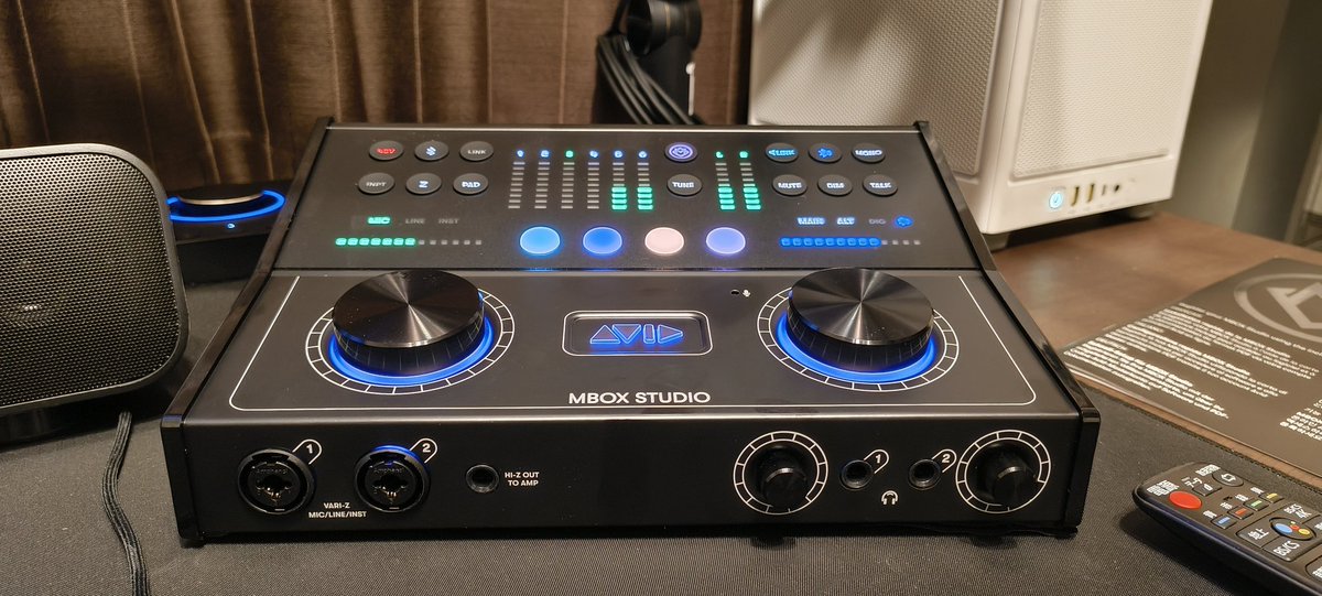 rokinon_channel's tweet photo. ヤバいわ。
この無骨なフォルムでやりたい事やれるAIF。
その名も『AVID MBOX STUDIO』
マジたまんねーわ。
#AVID
#MBOXSTUDIO https://t.co/8MAnydgBrb