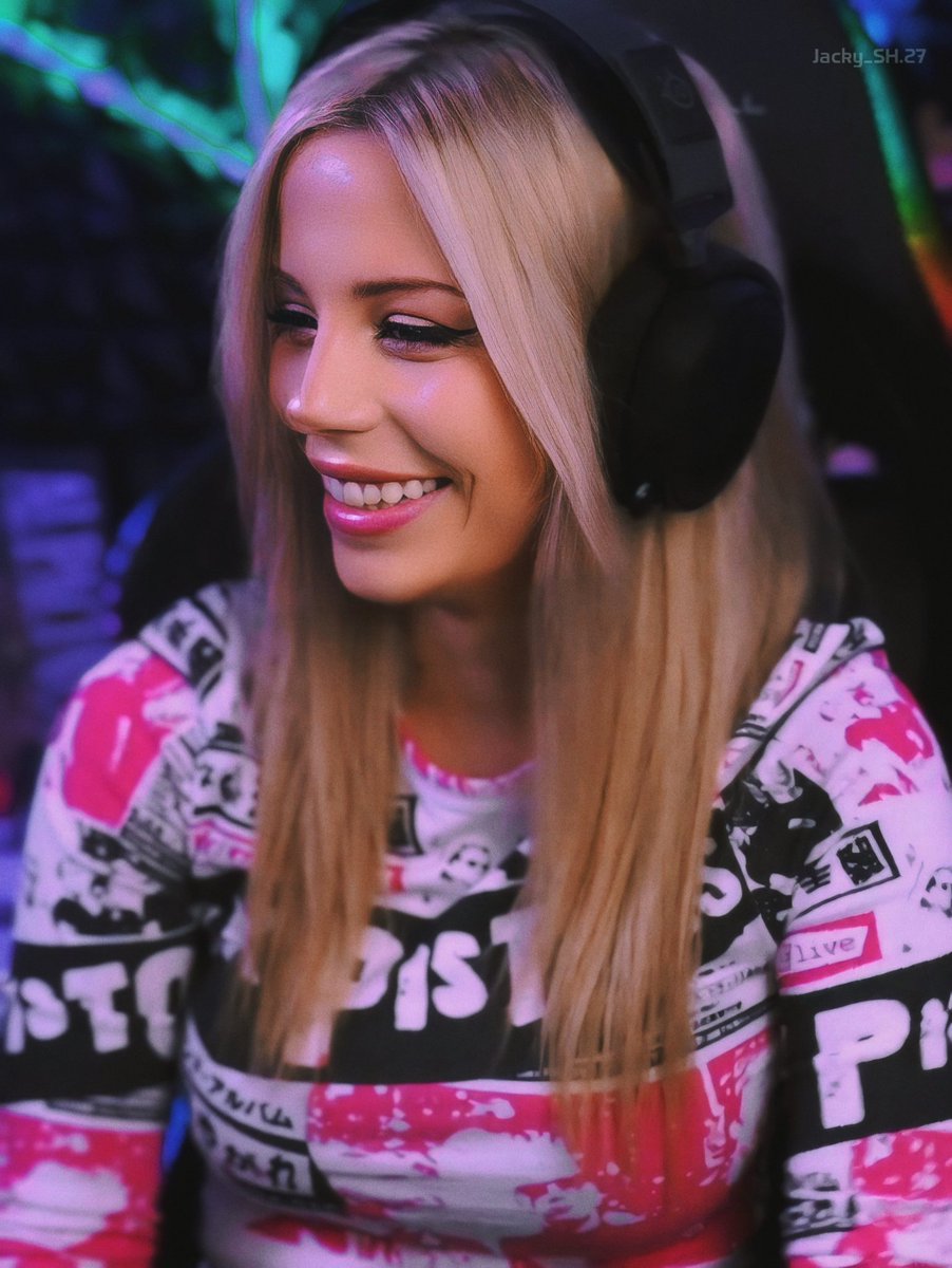 Se viene photoshoot de mi Biyín para una marca y yo que amo también las sesiones de fotos, que emoción por tí guapa. <3
📸💜👑 <a href="/_biyin_/">Biyín</a>