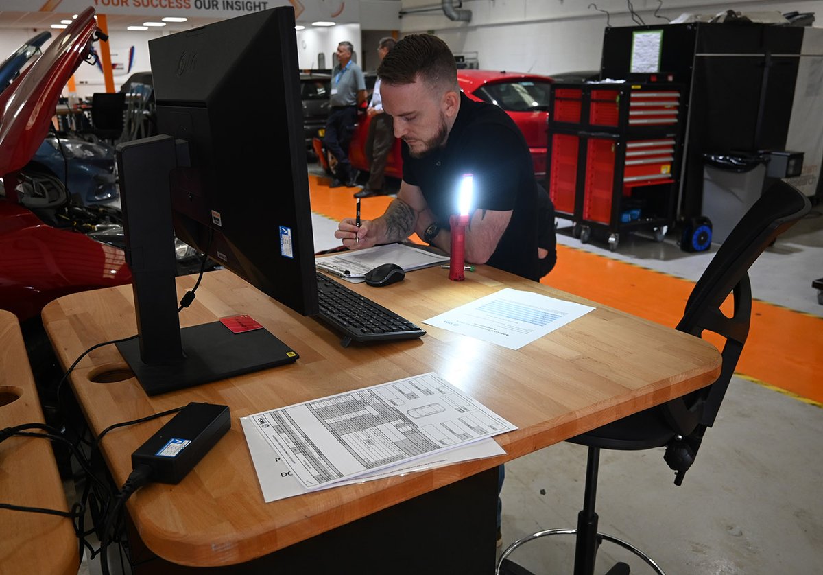 bodyshopmag's tweet photo. Today at @ThatchamRsrch, 4 of the best assessors battled for honours in the Powered by @IAEA_ORG - #bodyshopmag Thatcham VDA of the Year. They are: Jamie Brown of @DirectLine; Tom Fry &amp; Andy Goldsmith-Ryan of @DevonshireARC; and Mel Johnston of @SolusARC. https://t.co/EOVeoV7SQj https://t.co/FwdrepVuWv