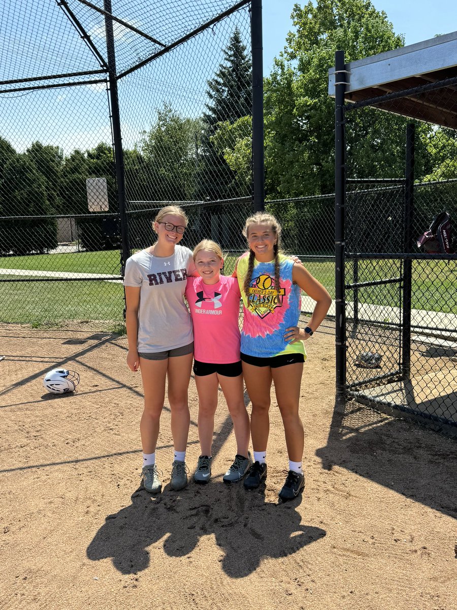 Coach Hammond (@coachhammondrr) on Twitter photo Home run derby day at the High School and Middle School camps! High School winners were Rylie Quaiser and Elizabeth Smalley. Middle School winner was 7th grader Kinley Lamb after a two round tiebreaker hit off with fellow 7th grader Halle Shelby! <a href="/RRfastpitch/">Rocky River Softball</a> Home run derby day at the High School and Middle School camps! High School winners were Rylie Quaiser and Elizabeth Smalley. Middle School winner was 7th grader Kinley Lamb after a two round tiebreaker hit off with fellow 7th grader Halle Shelby! <a href="/RRfastpitch/">Rocky River Softball</a>