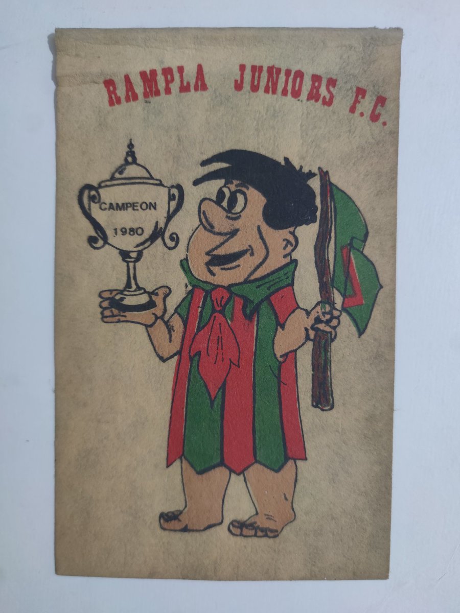Banderín del año 1980 cuando <a href="/RamplaJuniorsFC/">Rampla Jrs.</a> se consagró Campeón Uruguayo de la B en forma invicta.