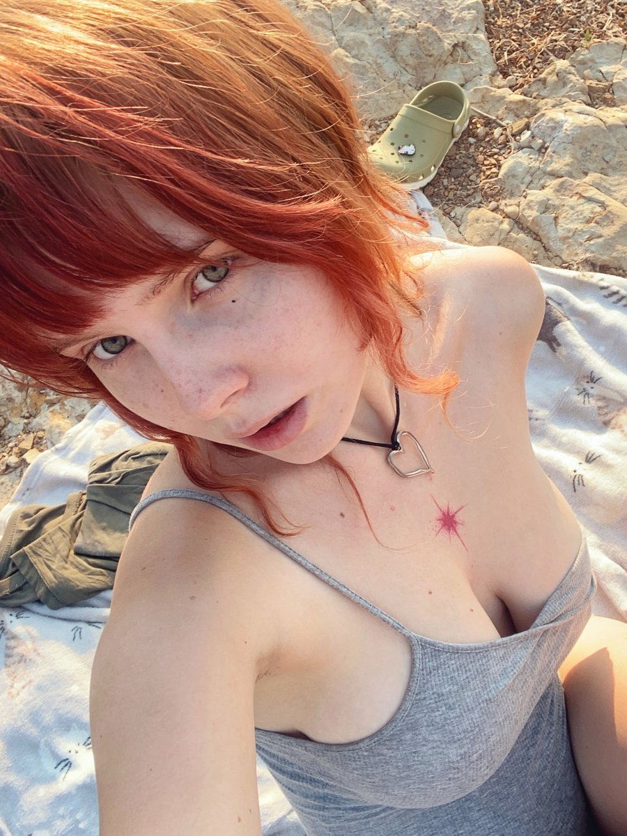 Ohh, it's so hot outside🥵

THERE IS A SURPRISE WAITING FOR YOU IN THE COMMENTS, HURRY TO GET IT 👇🏼