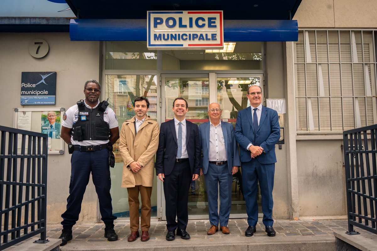 Avec <a href="/L_Michallet/">Léopold Michallet</a>, nous avons accueilli le président de la #ratp <a href="/JeanCASTEX/">Jean Castex</a>, le <a href="/Prefet92/">Préfet des Hauts-de-Seine 🇫🇷🇪🇺</a> et leurs services. Point sur les dysfonctionnements T2/ échangeur du pont de bétons, nouveau dispositif de vidéo verbalisation à la demande de l'Etat, visite du CSU de #Colombes