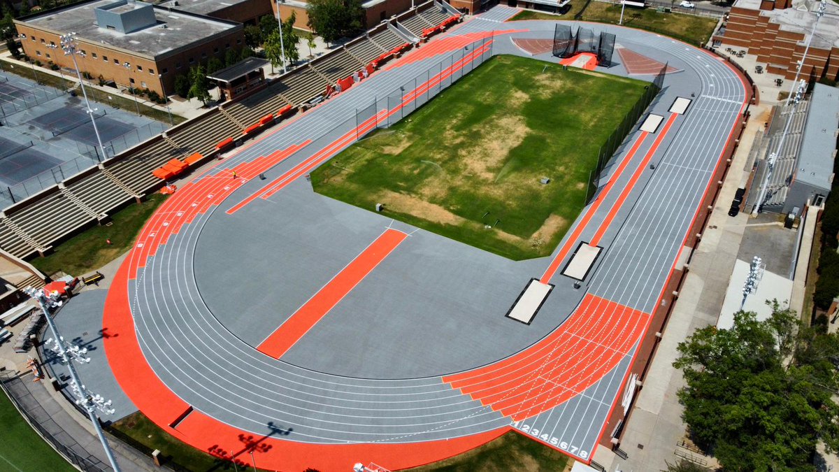 BeynonSports's tweet image. We love the look of those @Vol_Sports colors! 🧡🩶Tom Black Track at LaPorte Stadium is in the heart of Tennessee&apos;s campus, and we&apos;re thrilled to have @BeynonSports providing its new surface.🏟️ We can&apos;t wait to see @Vol_Track in action on their fresh track!🏃‍♀️🏃‍♂️…