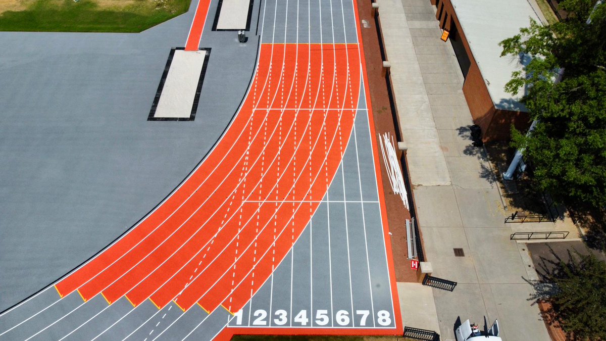 BeynonSports's tweet image. We love the look of those @Vol_Sports colors! 🧡🩶Tom Black Track at LaPorte Stadium is in the heart of Tennessee&apos;s campus, and we&apos;re thrilled to have @BeynonSports providing its new surface.🏟️ We can&apos;t wait to see @Vol_Track in action on their fresh track!🏃‍♀️🏃‍♂️…