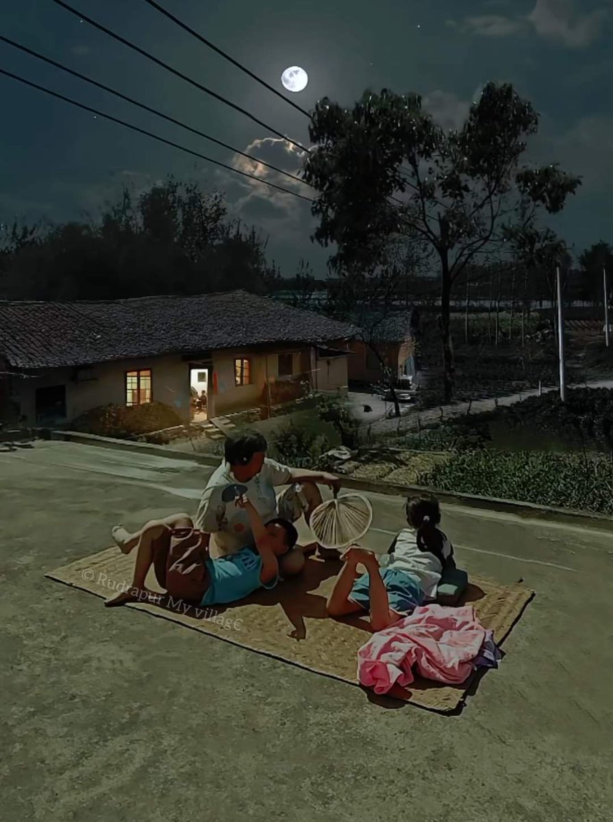 LostTemple7's tweet image. छत पर सोना ,वो रातो में लाइट का जाना सब का बिस्तर छत पर आना वो बचपन की कहानी वो बचपन के किस्से कैसे भूले.. अब ये सभ सपना लगता है छत पर सोना कहानी सा लगता है। 😊