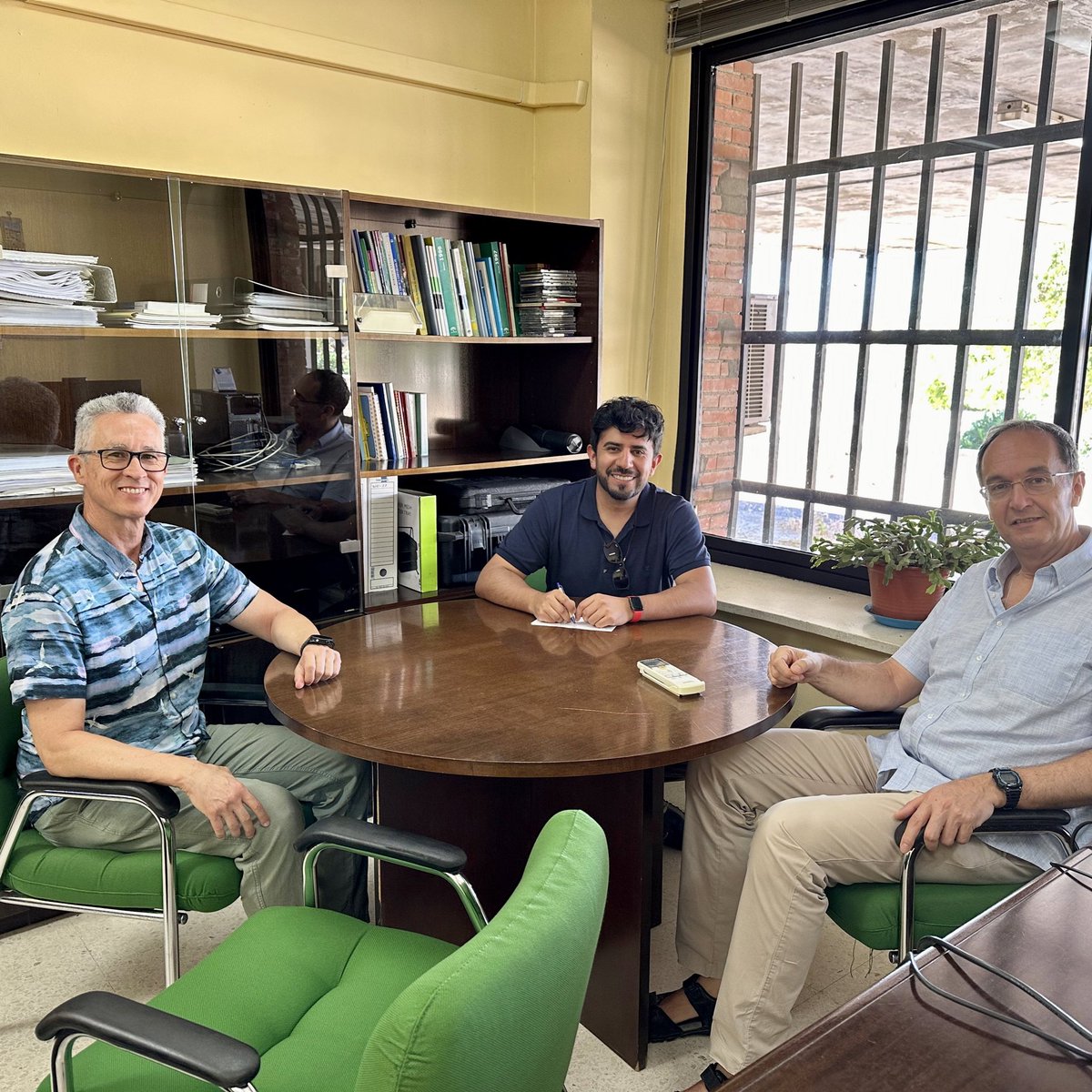 Alex Seguel (@alexseguel_) on Twitter photo Estadía en <a href="/unisevilla/">Universidad de Sevilla</a> con el Dr Antonio Delgado, Catedrático Producción Vegetal de la Escuela de Ingeniería Agronómica y Coordinador del Doctorado en Ingeniería Agraria y Alimentaria. Estamos colaborando en Manejo Sustentable y Biogeoquímica del P en suelos Estadía en <a href="/unisevilla/">Universidad de Sevilla</a> con el Dr Antonio Delgado, Catedrático Producción Vegetal de la Escuela de Ingeniería Agronómica y Coordinador del Doctorado en Ingeniería Agraria y Alimentaria. Estamos colaborando en Manejo Sustentable y Biogeoquímica del P en suelos