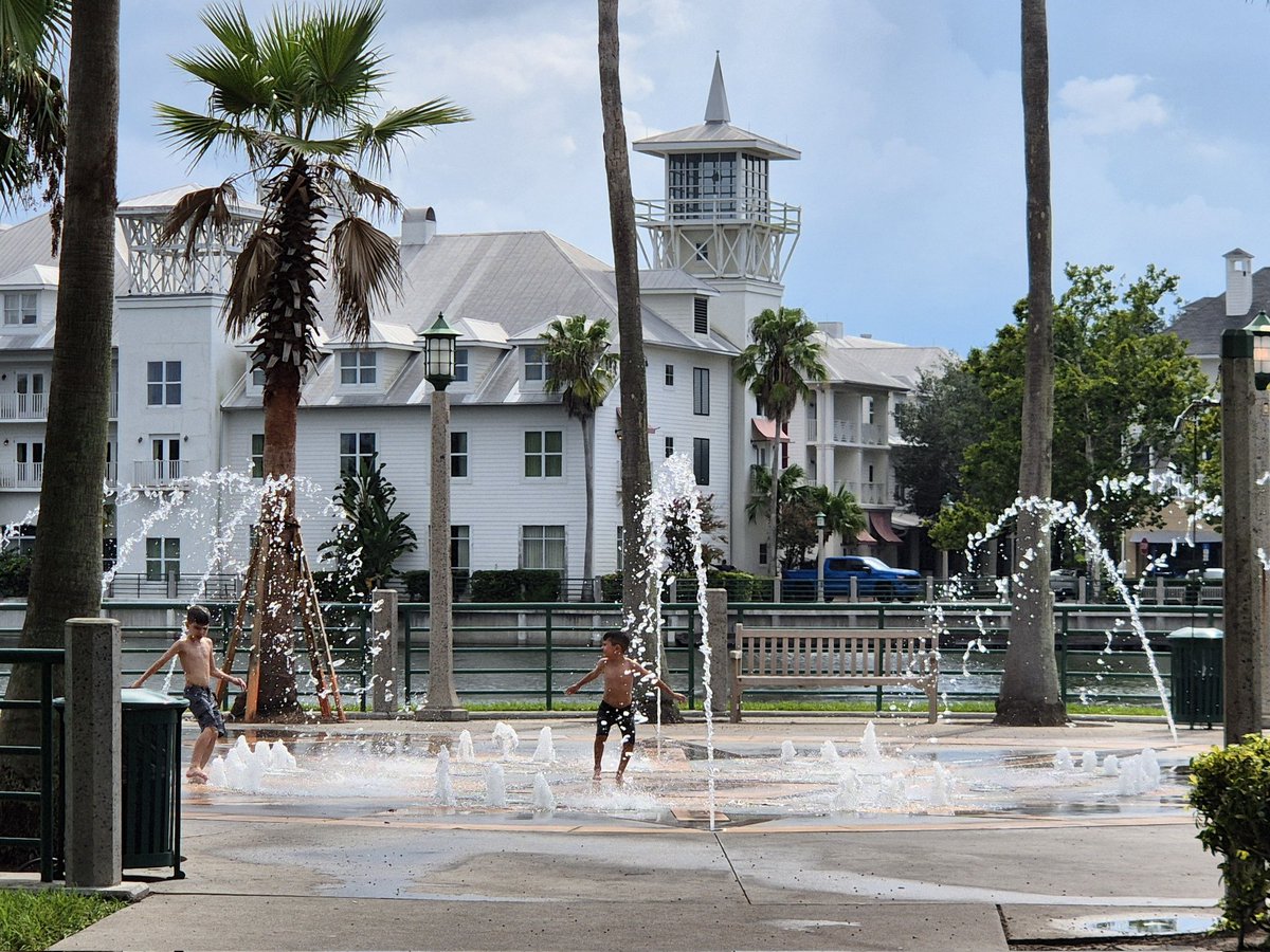 JamesEHennessey's tweet photo. Imagine Belfast had dancing fountains that children could play in ... #FixTheFountains #CustomHouseSquare https://t.co/Igon5pr7lk