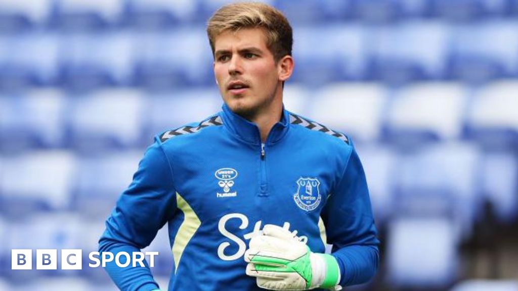 News: Everton goalkeeper Barrett signs for Blackburn bbc.com/sport/football… /via <a href="/bbclancashire/">BBC Lancashire</a>
