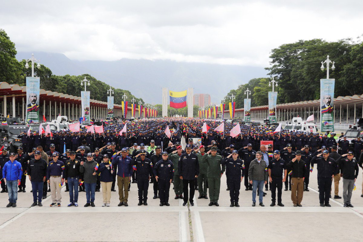JulioGarciaZ's tweet photo. Envío un mensaje de compromiso y respeto en su día a todas las y los funcionarios policiales. Mi saludo a esos hombres y mujeres honestos que asumen con dedicación este enorme deber en todo el país. https://t.co/xSFT2t5INp