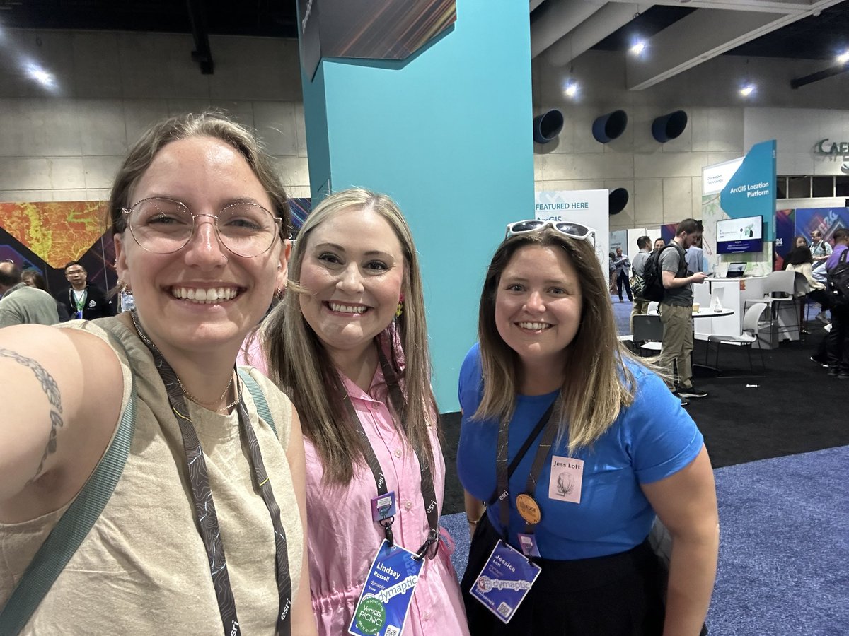 randysavageee's tweet photo. Meeting the coolest people @EsriUC #EDGEGeospatial #EDGEEsriUC2024 #EsriUC2024 https://t.co/81pHV0qumP