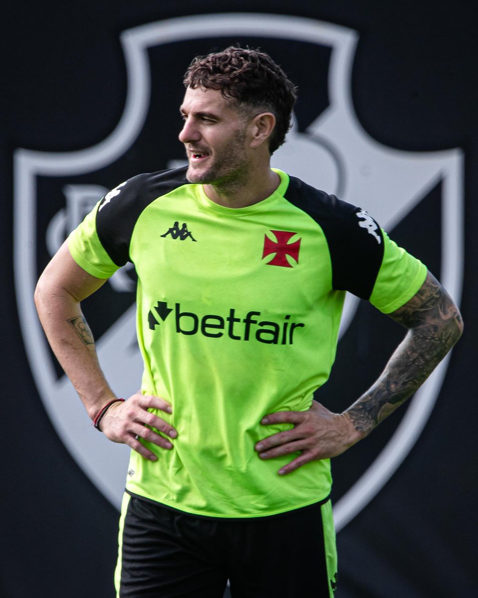 oalmirante_'s tweet photo. Com a saída do atacante Clayton Silva, a camisa nove ficou vaga. 

Você daria para o Vegetti ou contrataria outro camisa nove?

📸: Leandro Amorim | Vasco da Gama https://t.co/fDPUGiRWtI