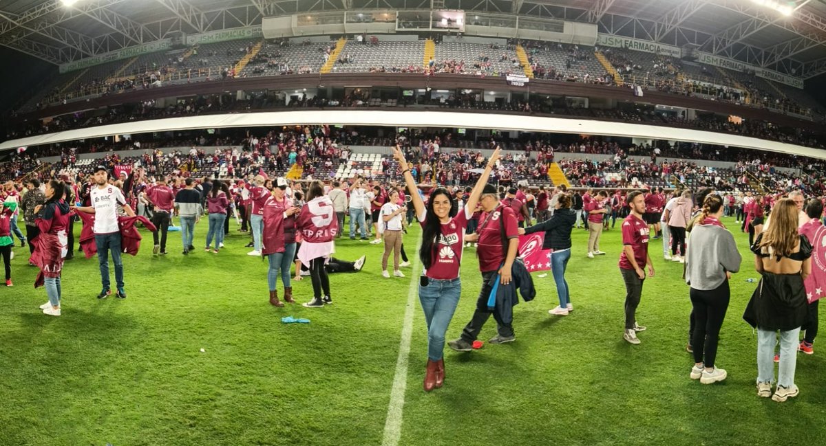 89 años de grandeza 🙌🏽
<a href="/SaprissaOficial/">Deportivo Saprissa 💜</a> gracias por tantas alegrías 💜🤍