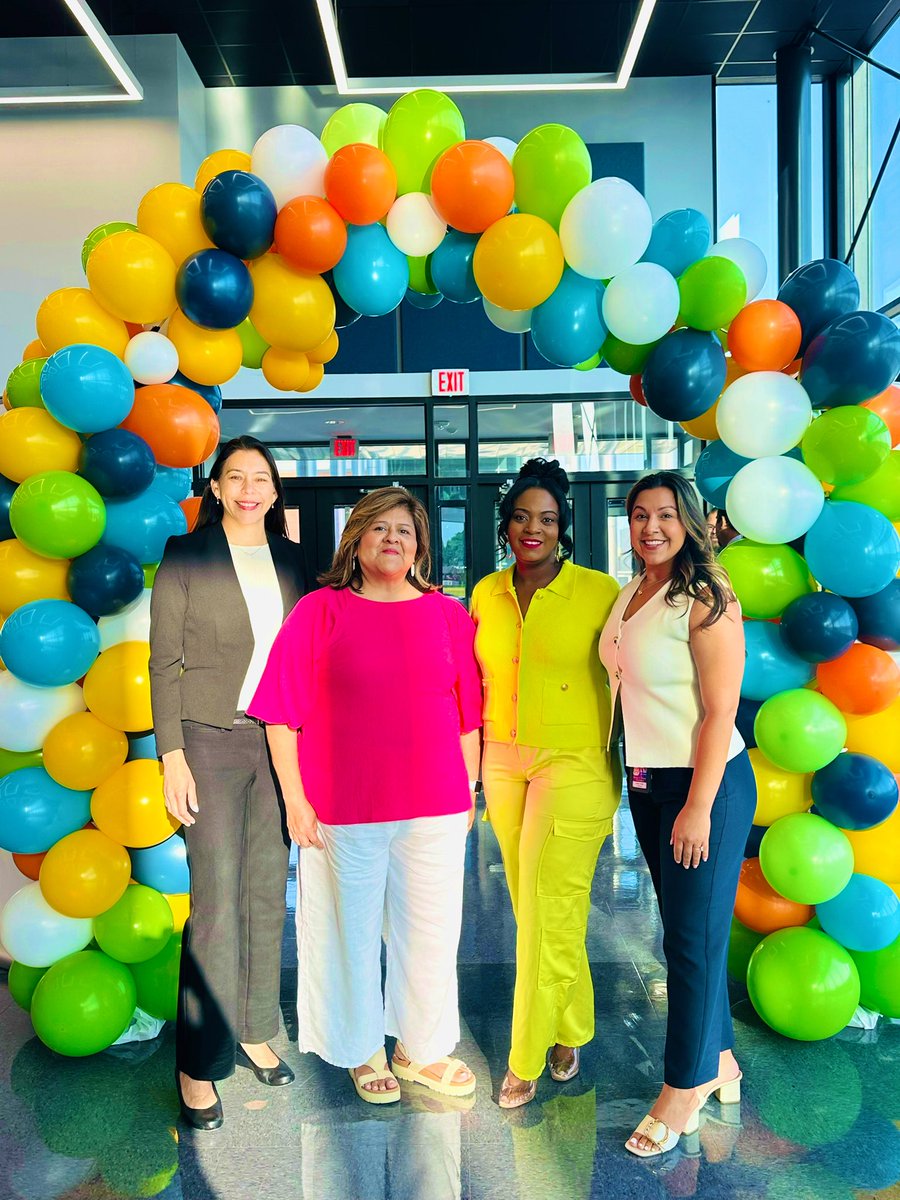 PrincipalBernal's tweet photo. Grateful to have had these leaders as assistant principals. Now @Padilla_AA and @peteli12 begin their 2nd year and @GabrielleMErvin begins her journey in principalship! #learningandleading @ACEDallasISD #levelingup @LEAD_DallasISD https://t.co/rdh5Z5qnAa
