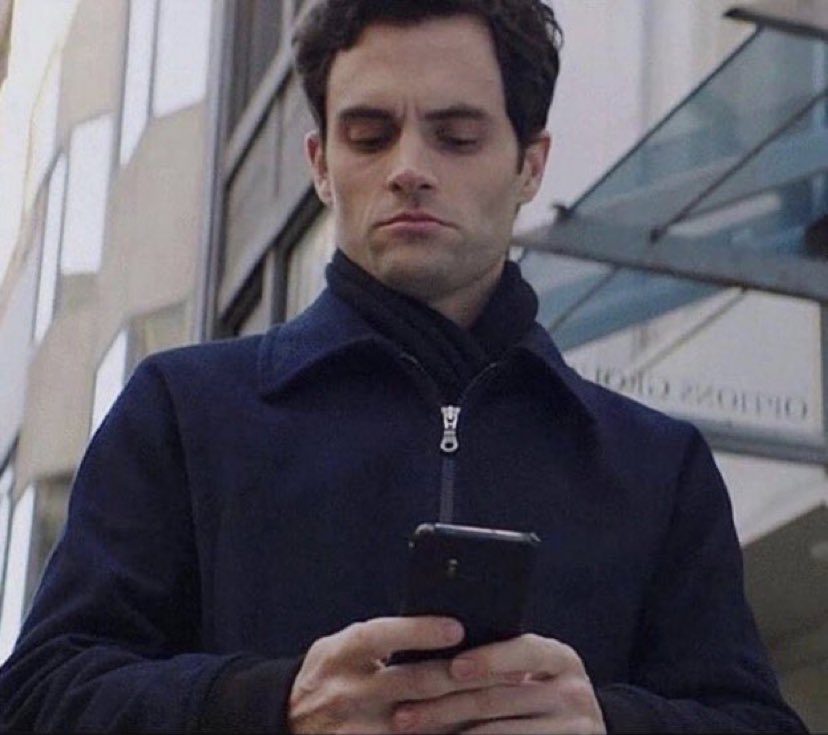 TheAfolaranmi's tweet image. he be kiIIing people and still be able to text back. don’t settle for less ladies