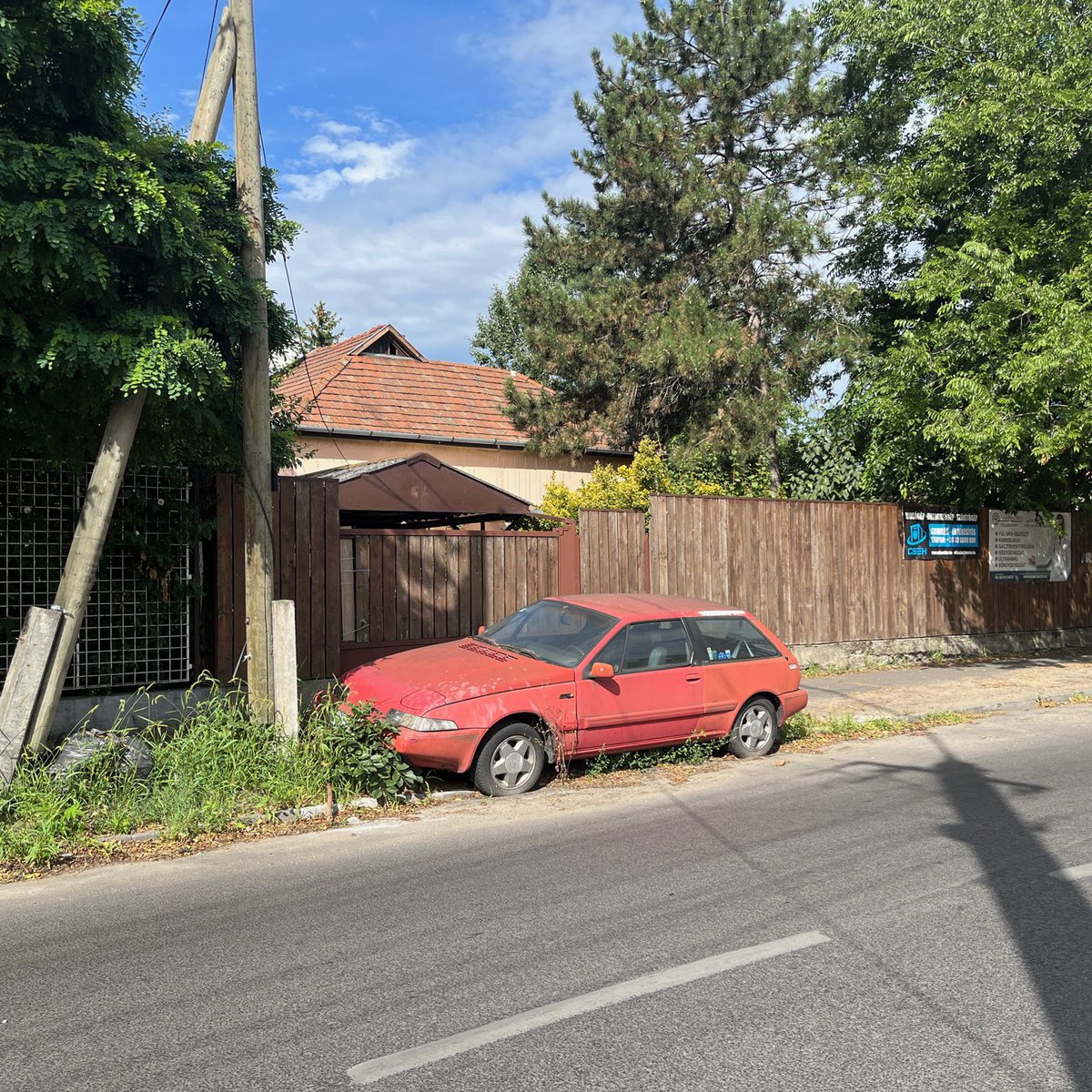 “Some people didn’t believe it was a Volvo.”

Volvo 480 Turbo (1989) spotted in Budapest.
#Volvo #Volvo480 #TurboTuesday #PatinaPerfection 
<a href="/GeorgeCochrane1/">George Cochrane</a> <a href="/addict_car/">Car Brochure Addict</a>