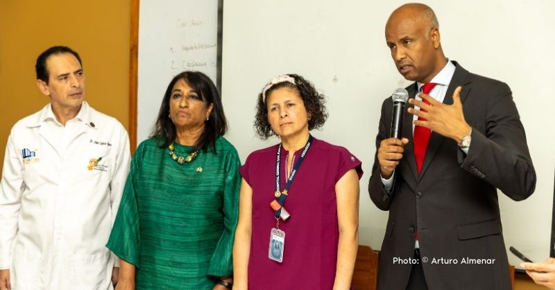 CanadaDev's tweet photo. At San Juan de Dios Hospital in Guatemala, Minister Hussen discussed sexual and reproductive health and rights (SRHR) with health specialists. He reaffirmed Canada’s commitment to advancing #SRHR through the announcement of the project implemented by the Tula Foundation. https://t.co/5MqEPpBlCQ