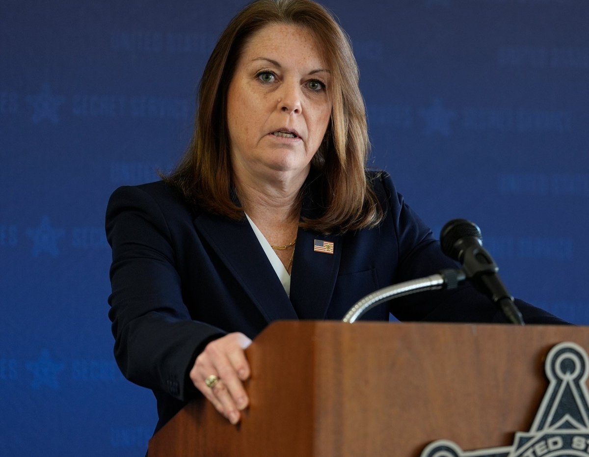 LeadingReport's tweet image. BREAKING: SS director says the decision to leave the roof unmanned was intentional because it was unsafe to have men on a sloped roof. 

“That building in particular has a sloped roof at its highest point. And so, you know, there's a safety factor that would be considered there