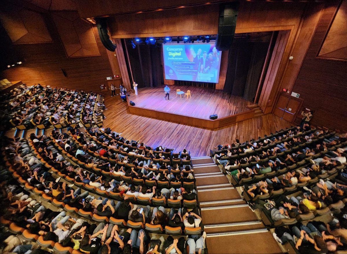RectorJaveCali's tweet photo. Hoy la @javerianacali se renueva con la llegada de los Neojaverianos/as que se preparan para ser los mejores profesionales para el mundo. Que su experiencia universitaria sea un camino transformador que les impulse a la construcción de una sociedad justa, sostenible e incluyente. https://t.co/RQ7QxzLHn1