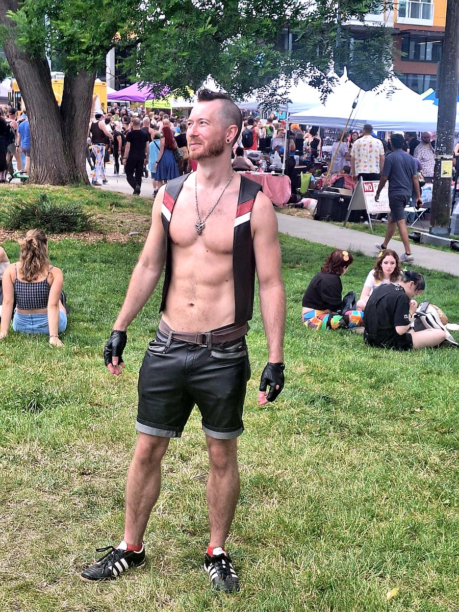 SomeGayGeek's tweet photo. *dusts off* Hey pigs! I'm still alive. Been active too, but focusing on myself and local events this past year.

Whose all gonna be at Dore here in a couple weeks? 🐽 https://t.co/3WHi3x1fMU