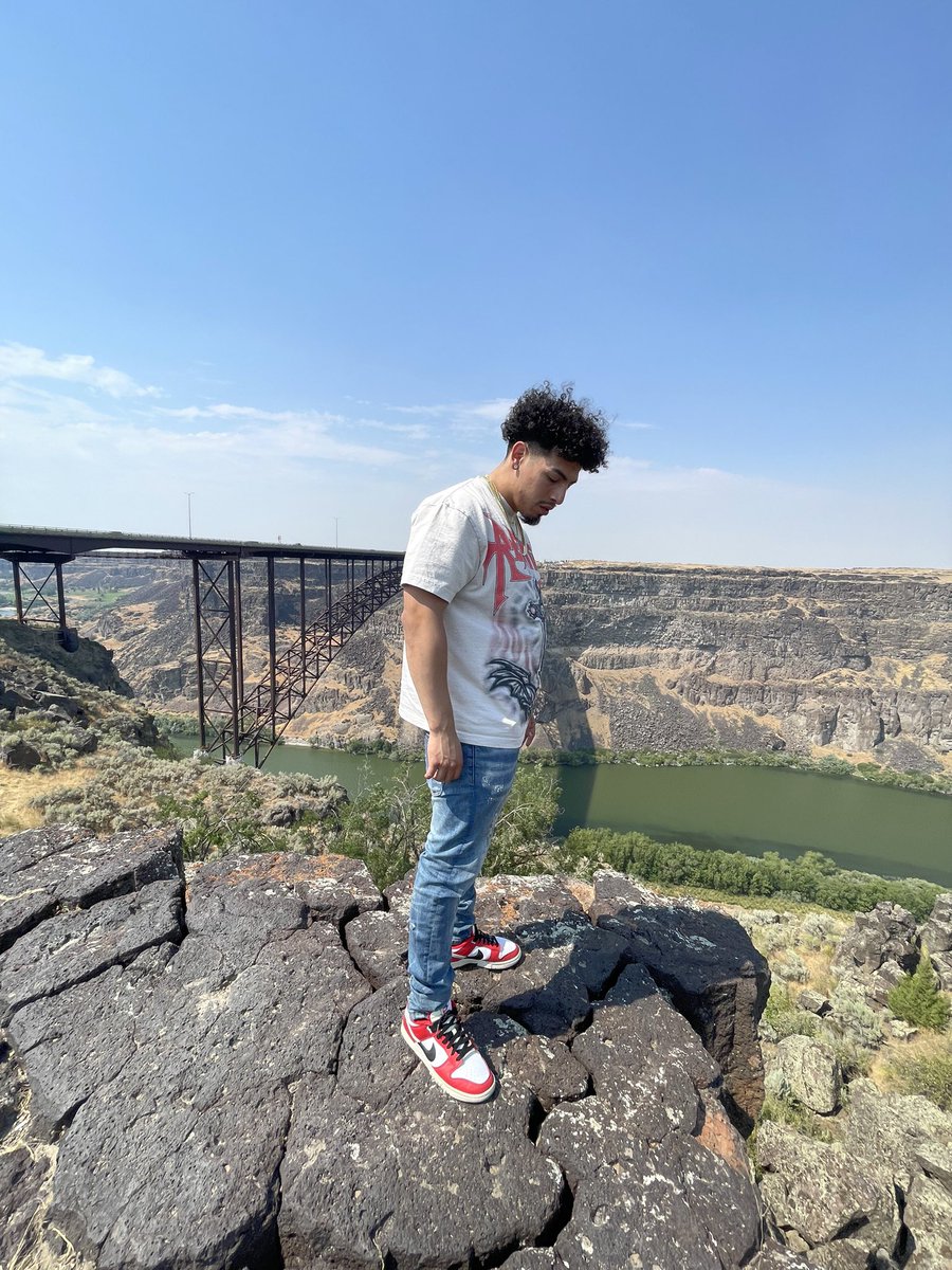 JulianFade🏔 tweet media