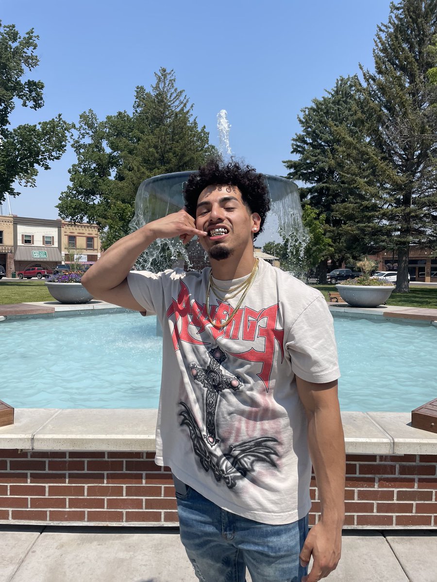 JulianFade🏔 tweet media