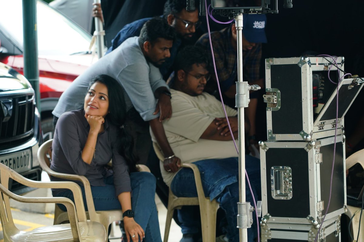 EditorGovind's tweet image. #CuviyamFilms #ProductionNo1 Shooting is in full swing!

@vidaarth_actor @jananihere #Msbaskar #Bablooprithiveeraj #Saravanan  @RajaRudrakodi @namikay1 @cuviyam @KrishKumar_G @PrabuRhagav @iamKarthikNetha @lalgudihari @Seenudirector  @SathishwaranPRO