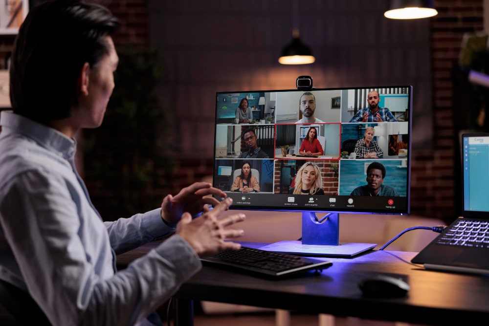 johnflavin3's tweet photo. Hybrid Events: Balancing In-Person and Virtual Experiences for Employees https://t.co/E92gKBEDIp https://t.co/oPBauhBiVI