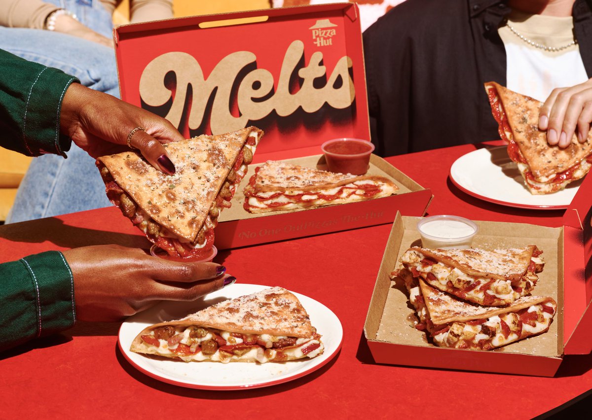 ¿Es una pizza? ¿Es una hamburguesa? Nooo, son los MELTS! Son TODO a la vez!!! Pídelos ya y dippealos en su increíble salsa🤤🤤🤤