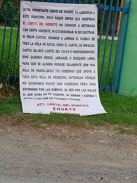 revistacodigo21's tweet photo. Advierten por narcoguerra en Nuevo León.
Narcomantas de Cártel del Noreste #CDN contra Cártel de Sinaloa, Cártel del Golfo #CDG,  CJNG e independientes, fueron  colocadas por desconocidos en puentes peatonales de Guadalupe, Juárez y Santa Catarina, en ZM de Monterrey.
Fotos: INL https://t.co/S9I6Z54San