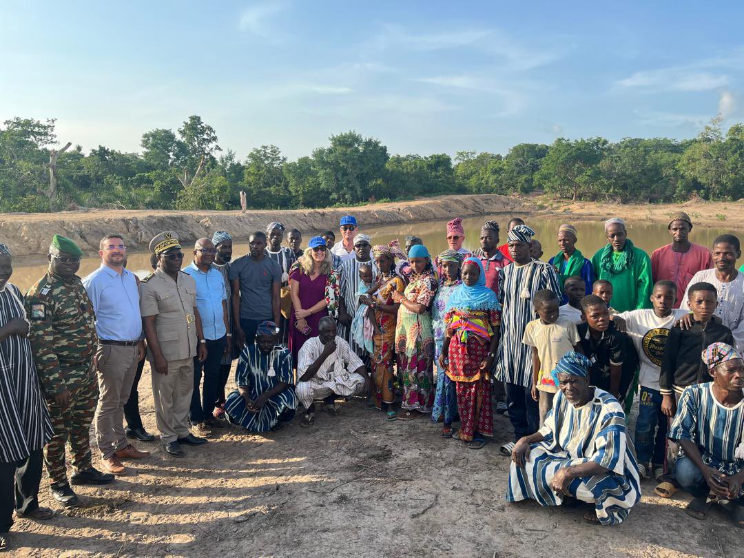 Visite dans le Bounkani pour inaugurer la caserne de la GN de Bouna, avec sa maison de confiance et de protection de la famille; le parc à bétail et son point d’💧 

Des FDS en capacité au service de la population, c’est le but du projet UE SECUNORD.
Merci à tous pour l’accueil !