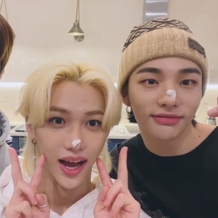 L1xiss's tweet photo. Holas yo también quiero, busco mutis ot8 no me importa si son de otro fandom , no ot9 ni fans tóxicos , importante que apoyen a los chicos en cualquier cosa que hicieron/hacen como grupo o individual. También que hayan apoyado a LMB🌊. 

Den like, rt y comenten para ser mutis ♡ https://t.co/lA3nWZWz9X