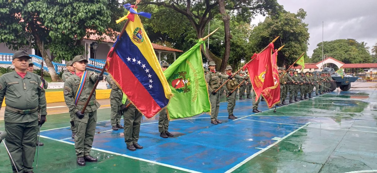 REDI_llanos03's tweet photo. 📢La #FANB a través la #REDILL, en perfecta unión Cívico-Militar, llevó a cabo acto de juramentación del contingente #May2024, quienes formarán parte de nuestras gloriosas filas para continuar la senda de lucha por nuestra libertad, soberanía e independencia.
#IntegrarEsVencer https://t.co/MnoLAm8hhG