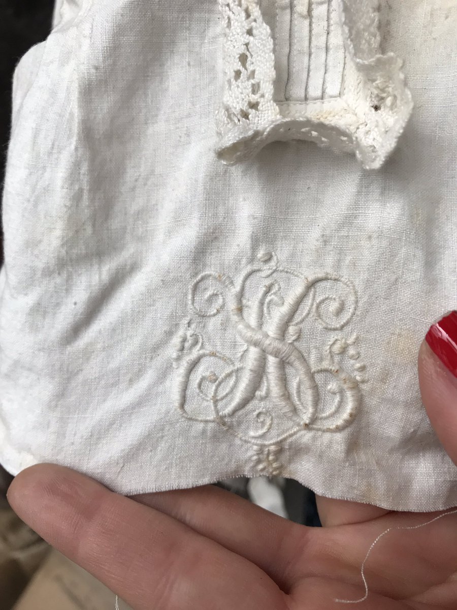 Dave_Lifelines's tweet photo. #AncestryHour
One of the most exciting things we found was a suitcase full of linen undergarments which formerly belonged to my wife’s great aunt and to *her* mother. Several of them are embroidered with their name/initials. We’re hoping to offer them to the local museum. https://t.co/vrEdpieYdA