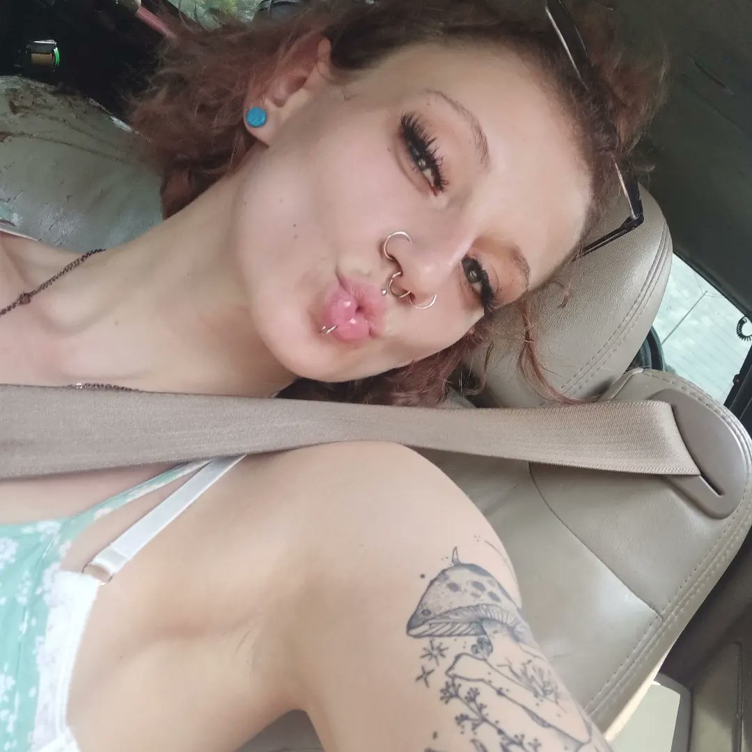 ChrissyLea42157's tweet photo. Go sub to my only fans stop sleeping on me 😉 https://t.co/JKIPzYlzlV