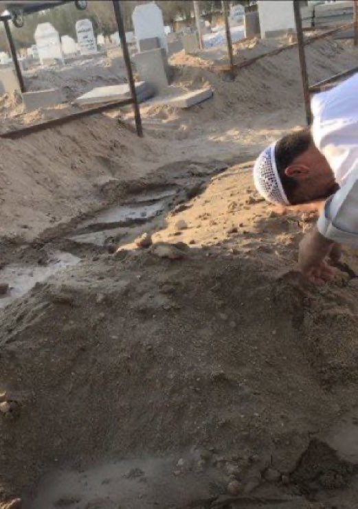 SHRSHAB_KUW's tweet photo. بكى الوالدان على انتحار ابنهم، وبكت الأم عندما رأت الحرمان في وجه أبناءها، بكى الطفل عندما حرم من التعليم محملاً أبواه المسؤولية، وبكت العائلة عندما شاهدوا ابنهم يجر حقيبته للمهجر محملاً بالأحلام، بكى #البدون كلهم ليمرر العنصري «كذبة» الحفاظ على الهوية الوطنية!

#انتحار_فتاه_بدون https://t.co/ZDXrDYqBYN