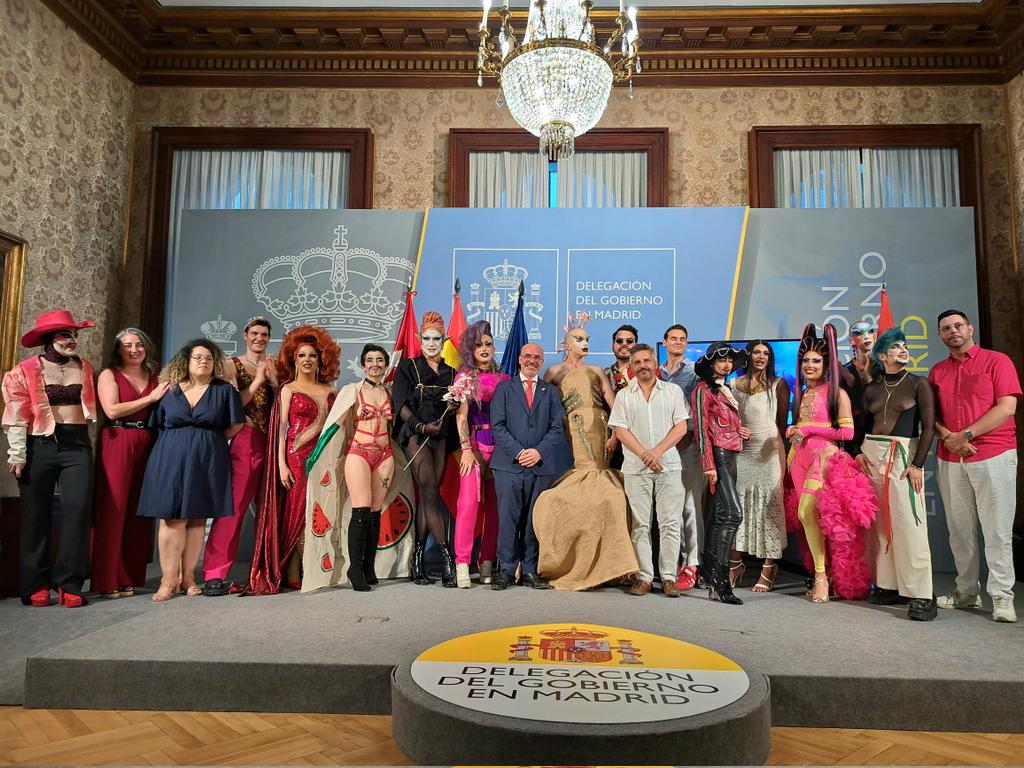 <a href="/juliovalleiscar/">Julio del Valle</a> <a href="/IgualdadGob/">Ministerio de Igualdad</a> <a href="/franmartagui/">Fran Martín Aguirre</a> <a href="/KevinDeRibes/">Kevin de Ribes</a> <a href="/ramonmartz/">💐 Ramón Martínez 🌾</a> <a href="/COGAM/">COGAM</a> <a href="/KingMassalami/">Marcus Massalami</a> <a href="/cloverbishh/">clover glover</a> @ShaniLaSanta <a href="/lasorny/">Sorny</a> <a href="/RecAriel/">Ariel Rec</a> <a href="/onyxunleashed/">O̸̲̝̔̓́̓͂n̸͉̲̽͂̅͊̿y̶̝̫̜̋̽̓̀͂x҉̭̠̓̿̋̎</a> <a href="/Dante_Watson16/">dantewatson16.bsky.social</a> <a href="/imperioreina/">Imperio Reina</a> ¡Muchísimas gracias por esta tarde tan especial! 

👑 ¡Feliz #DiaInternacionalDrag! 💅