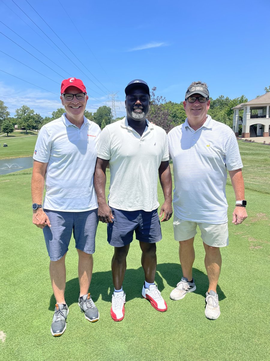 Had a great time at Stillmeadow CC with #Bearcats legend <a href="/Only1SteveLogan/">Steve Logan</a> and one of ny favorite people in the world <a href="/Joe_Speed7/">Joe Speed</a> (not to mention another all-time good guy in <a href="/Trags/">Mike Petraglia</a> who volunteered to take the pic)