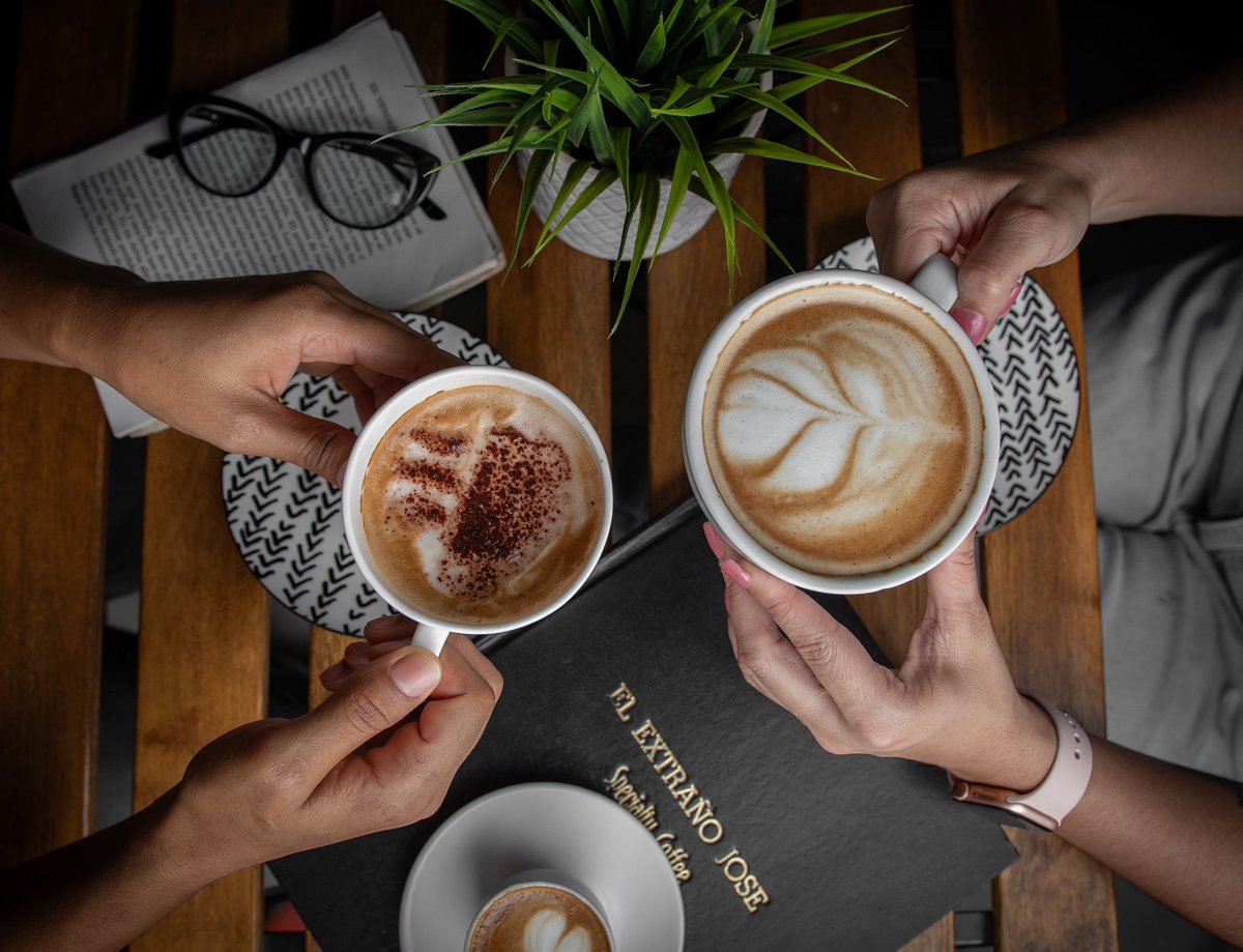 elextranojose's tweet photo. ¡Un brindis por las pequeñas alegrías de la vida! ☕✨

En ‘El Extraño José Specialty Coffee’ sabemos que el mejor momento del día es cuando compartes una taza de café con amigos.

Captura el momento perfecto, disfruta de un delicioso café y siéntete como en casa.

📍 Visítanos https://t.co/zeX2VjaMke