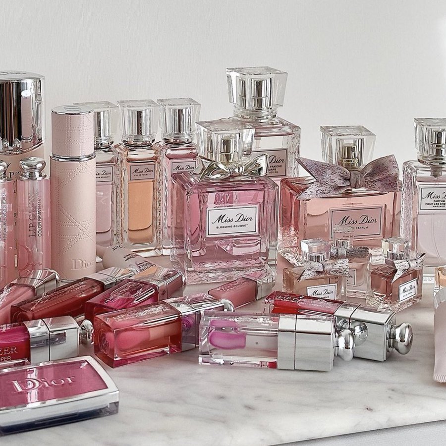xoxoceles's tweet photo. dior girl https://t.co/YYGTTKbpRU