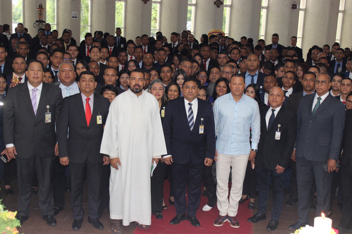 SSC_BOLIVAR's tweet photo. Con orgullo celebramos junto a la Redi Guayana y demás órganos de seguridad, una Misa de Acción de Gracias, en Honor al Día Nacional del Policía, acto realizado  en la iglesia Nuestra Señora de Fátima #PZO 
.
@NicolasMaduro 
@CeballosIchaso1 
@amarcanopsuv 
.
#ÐiadelPolicia https://t.co/rk2JkEgsHF
