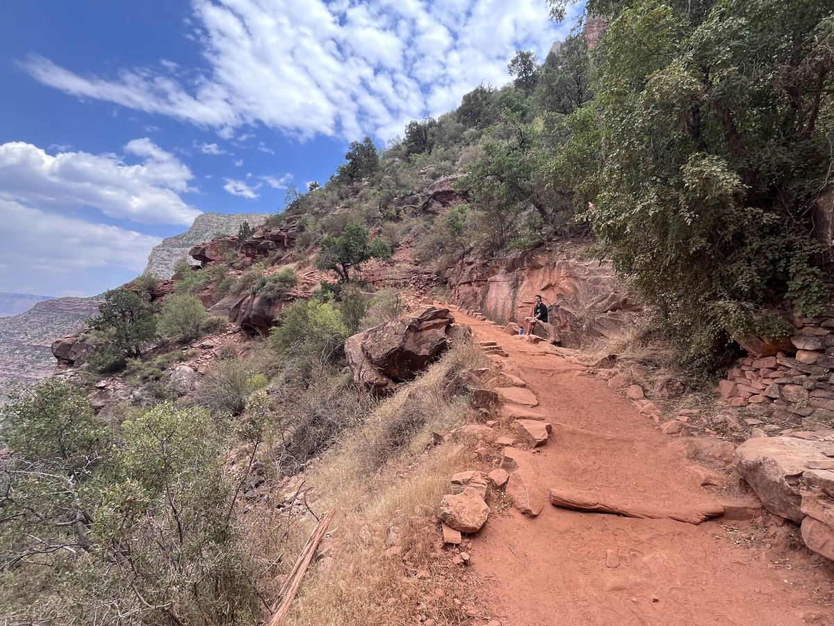 violeta_morari's tweet photo. Grand Canyon- it was a LONG way up! https://t.co/vXiBVDlSJK