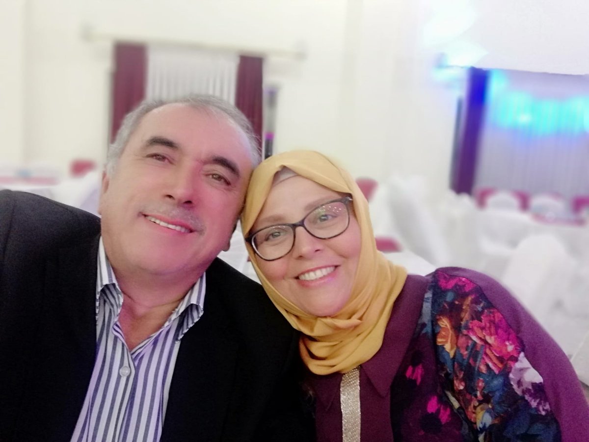 sevincozarslan's tweet photo. Çok üzgünüm.

4. evre akciğer kanseri hastası olmasına rağmen tutuklanan ve 7 ay hapis yattıktan sonra tahliye edilen yüksek makine mühendisi Ahmet Zeki Özkan (67) Antalya'da VEFAT ETTİ. ARE.

Eline silah almamış insanları terörist ilan edip kanser ettiler. Hakkınızdan Rabbim gelsin.