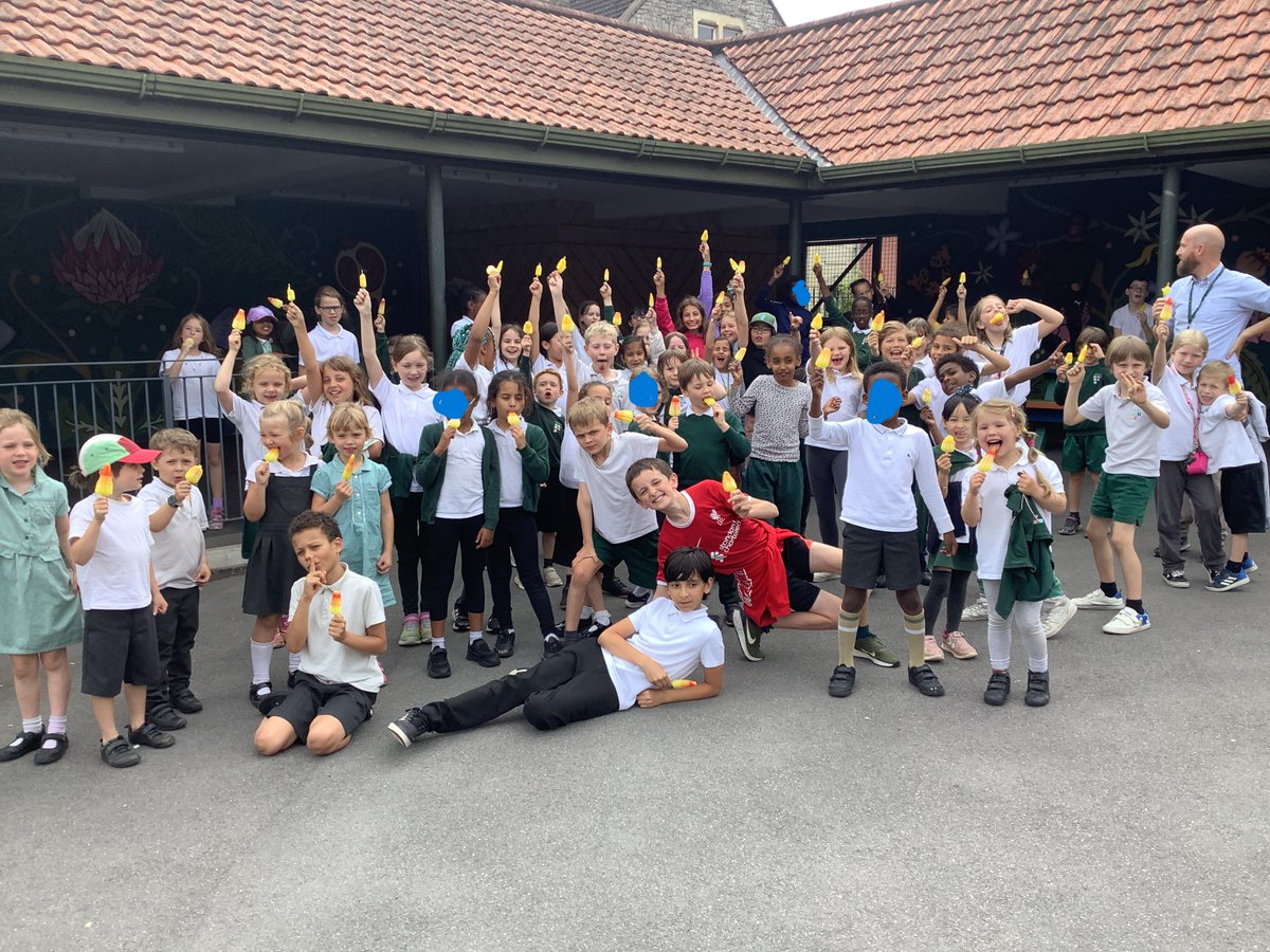 A huge CONGRATULATIONS to Neptune who won 'The Molesworth House Cup' for this academic year!  Celebrated in style! 🔵
